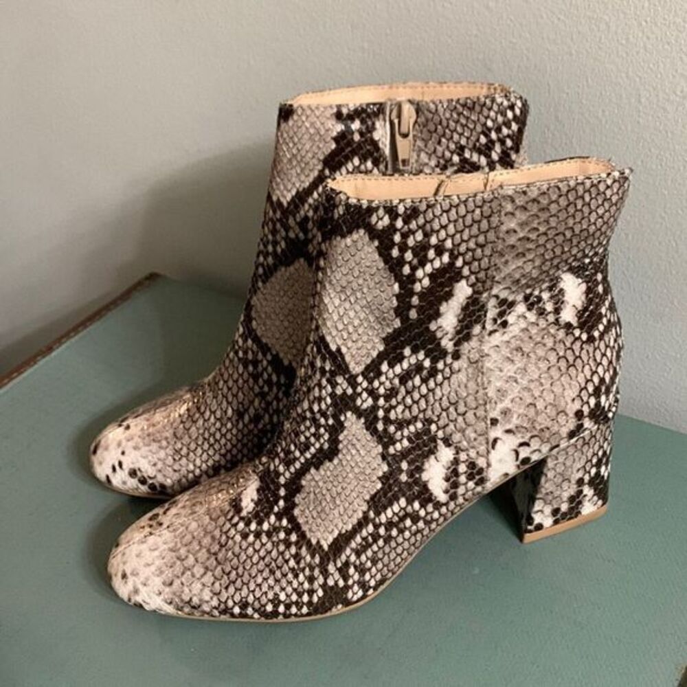 Chinese Laundry Daria snake print ankle boot size 5.5 block heel retro